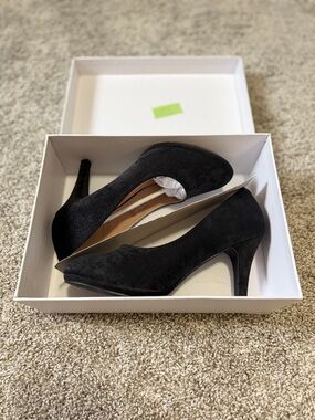 Classic Black Round-Toe Women's Pumps